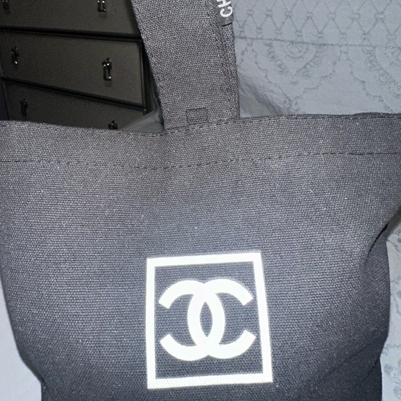 Bags and Ribbon - Picture 4 of 14